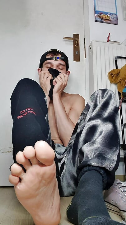 Bagi mereka yang suka kaus kaki celana dalam.
