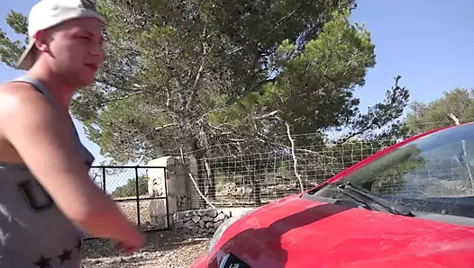 Kaltak başka bir büyük yarak emerken arkadan amını siktiriyor