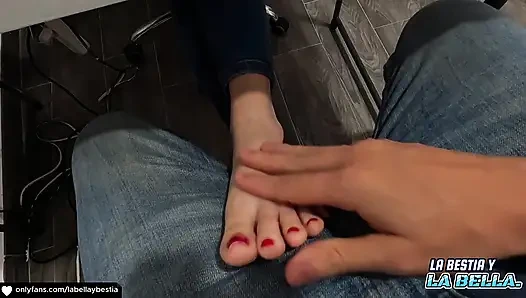 Üniversiteli oda arkadaşımı sikiyorum.