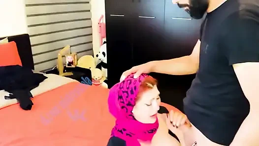 Arabisches mädchen mit ihrem stiefbrud