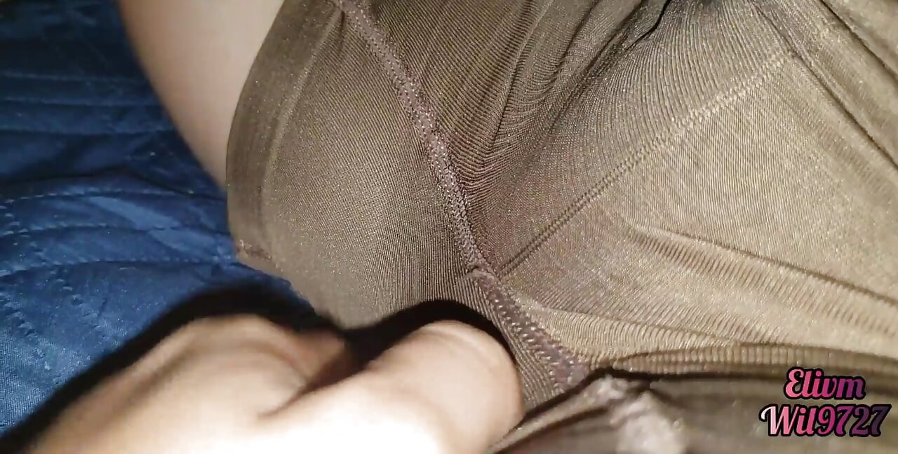 Xxx india mi hermanastra me deja jugar con su coño cuando ella viene a visitar, se mete en mi cama