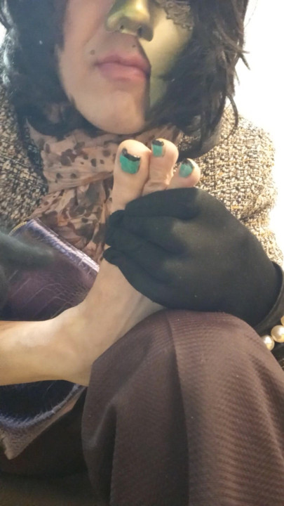 Relaxation with my own foot with nice cloves