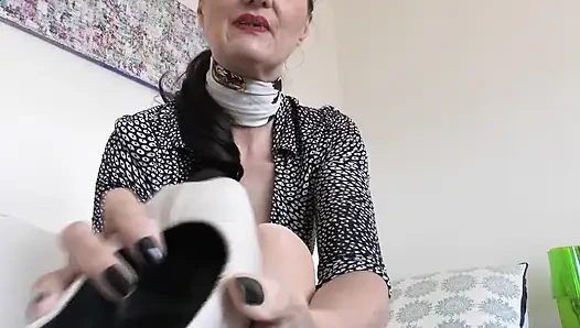 Terpesona sama sepatu hak tinggiku, kamu rela ngurusin kakiku! Lady Victoria Valente