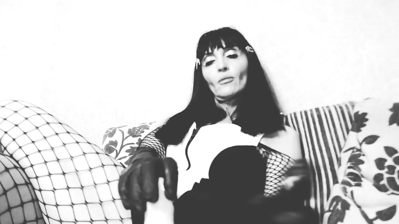 Solo Mistress BDSM strapon BBC latex Milf black white
