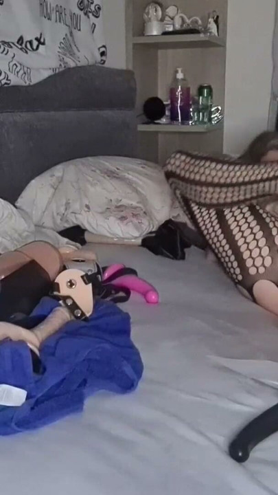 Fisting wife's tight pussy and she really enjoys this Part 1 | Clip 3