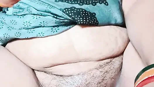 Deshi Housewife Squirting Her Hot Tight Pussy