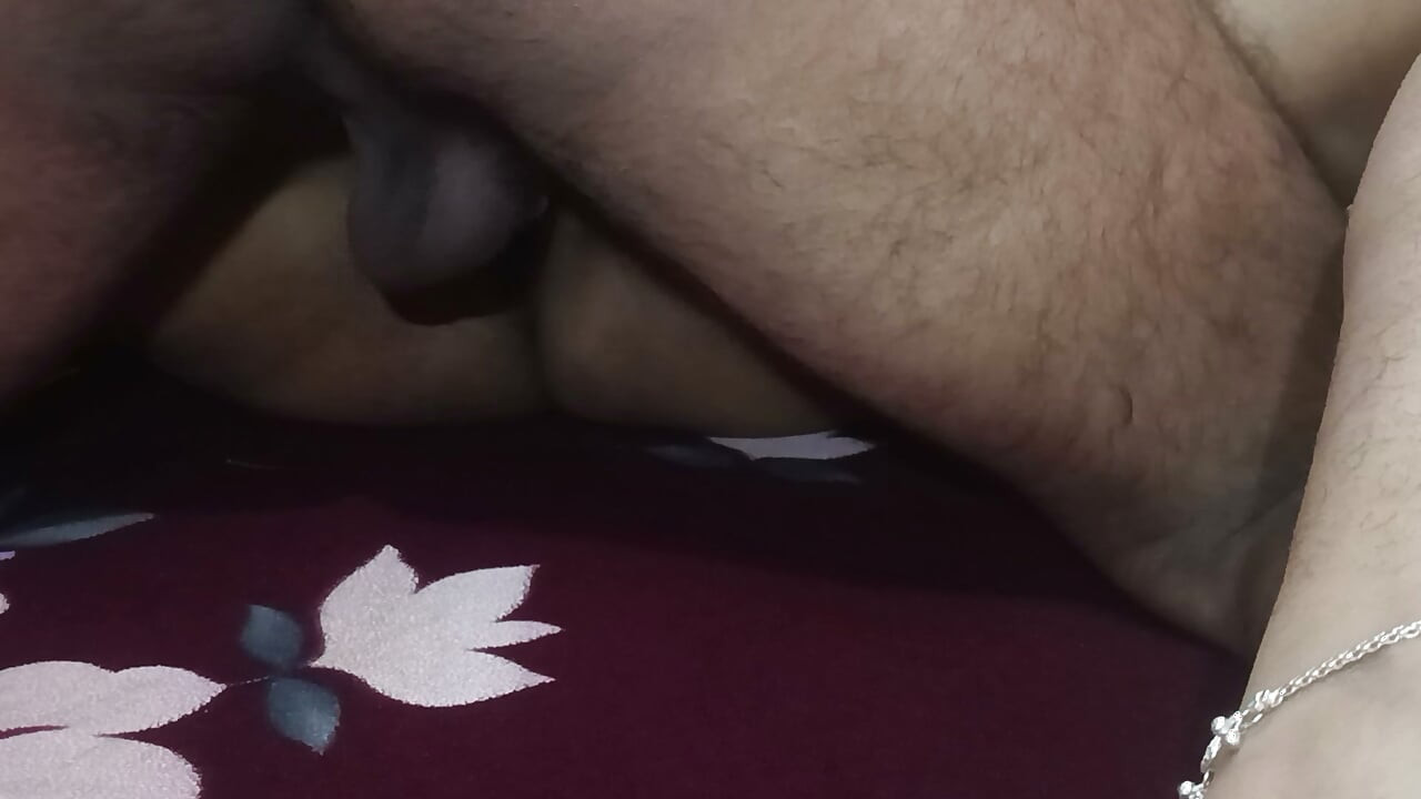 Newly-bhabi.-moti gaand wali desi wife ne lund  ka paani nikal diya ..