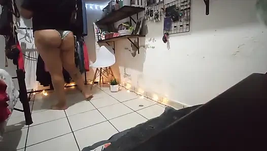 Büyük götlü esmer Meksikalı tangalı katlanır kıyafetler