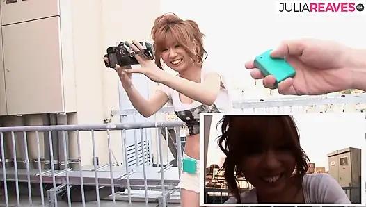 Gadis Asia lubangnya di balik celana jinsnya di tempat yang benar