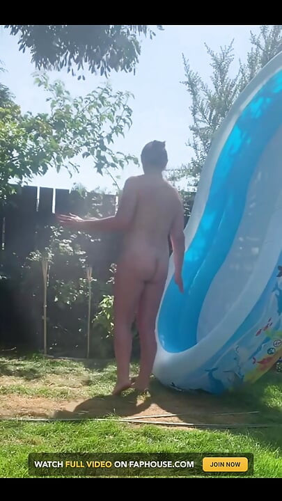 Heiße Tage brauchen kalte duschen Haftungsausschluss Sound wird bearbeitet, um Diskussionen zu entfernen