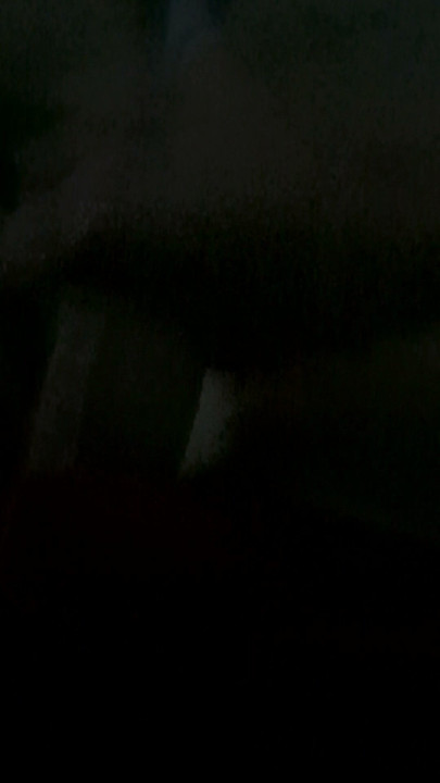 Masturbándome con mi pollita