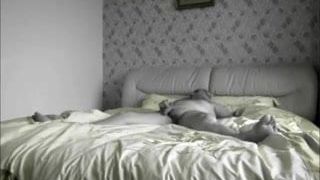 Kesenangan telanjang nakal di tempat tidur
