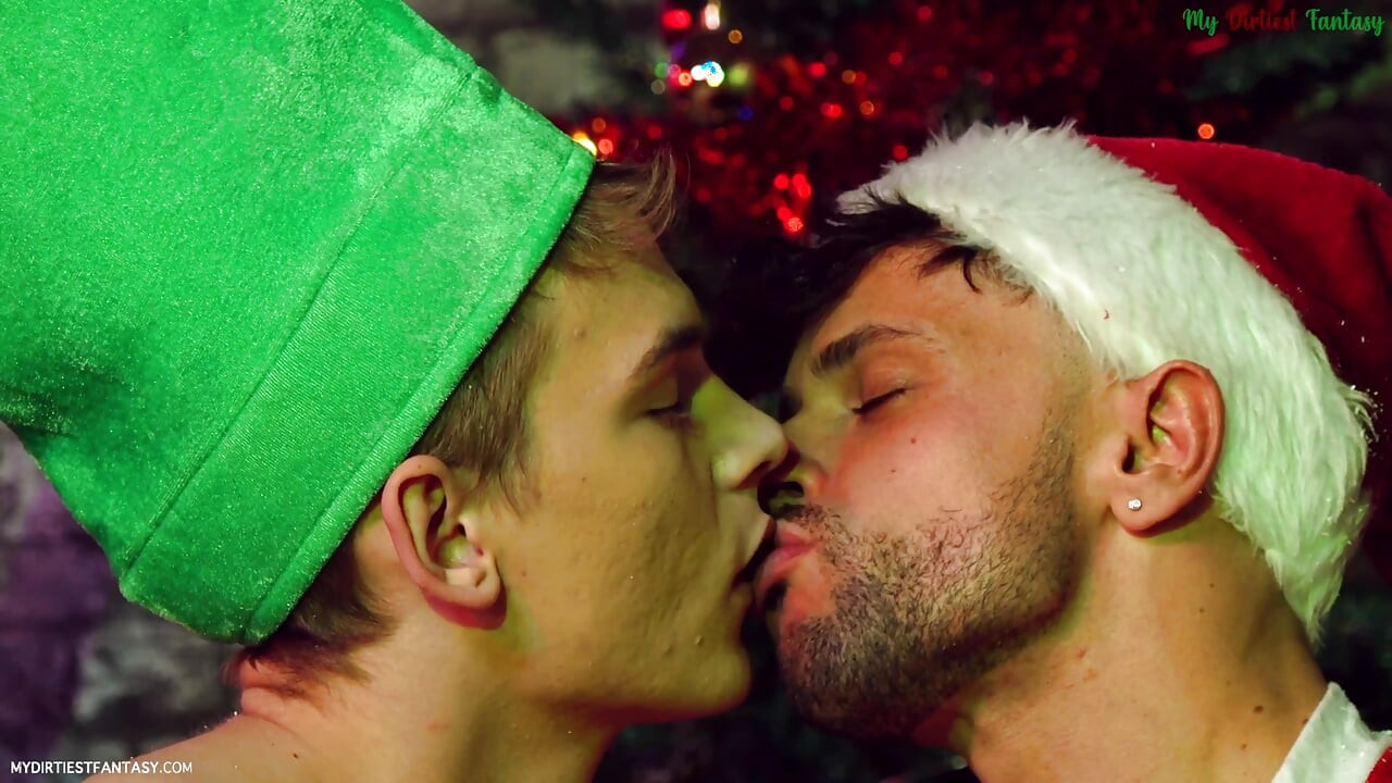 Xmas bdsm - cewek sub twink dan fetish masker gas dan tamparan