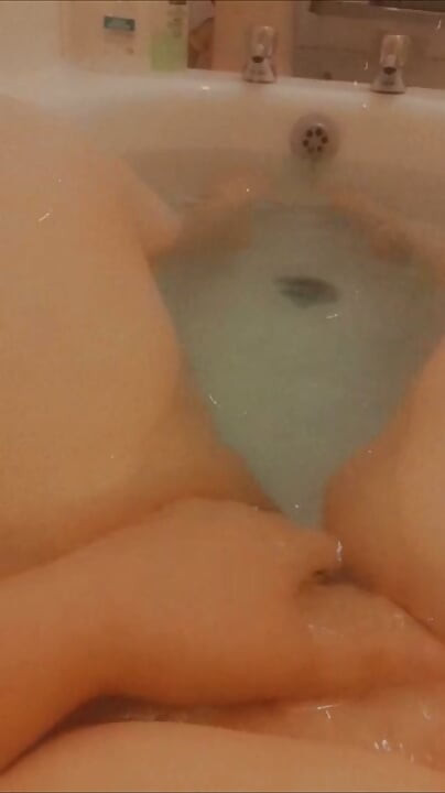 BBW plays in the bath
