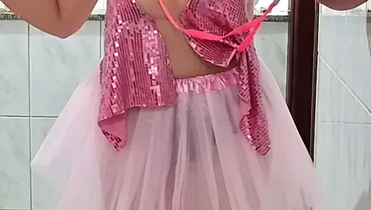 Падчерица приходит домой с Карнавала рано утром и делает минет.