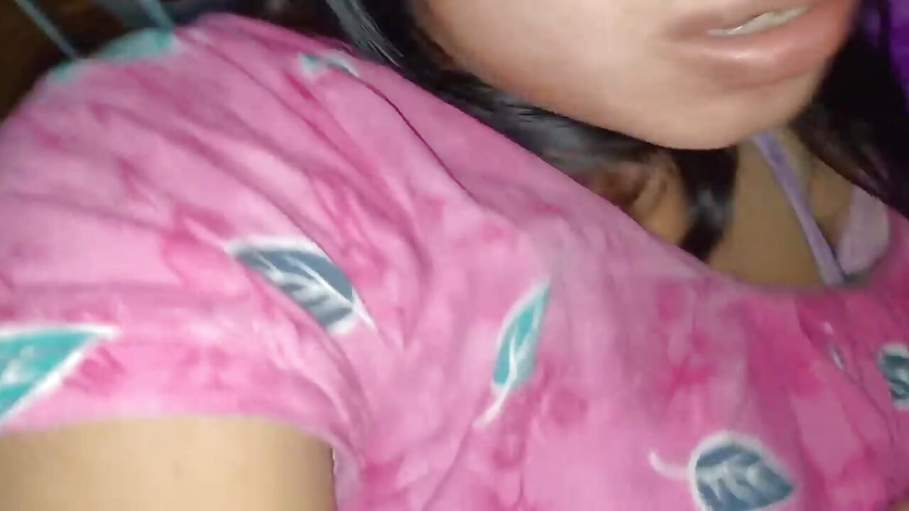 Sexy Niharika Bhabhi fazendo sexo hardcore com buceta