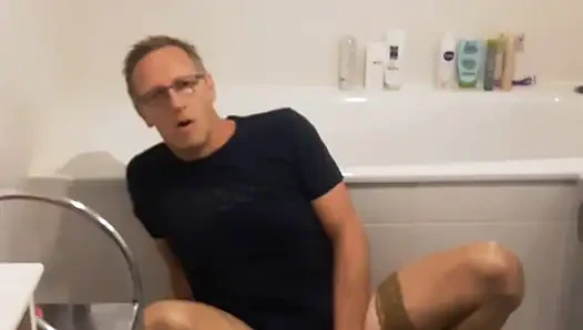 Von der Hausherrin erwischt und gefilmt