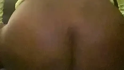 Модель в инстаграме подпрыгивает на пенисе