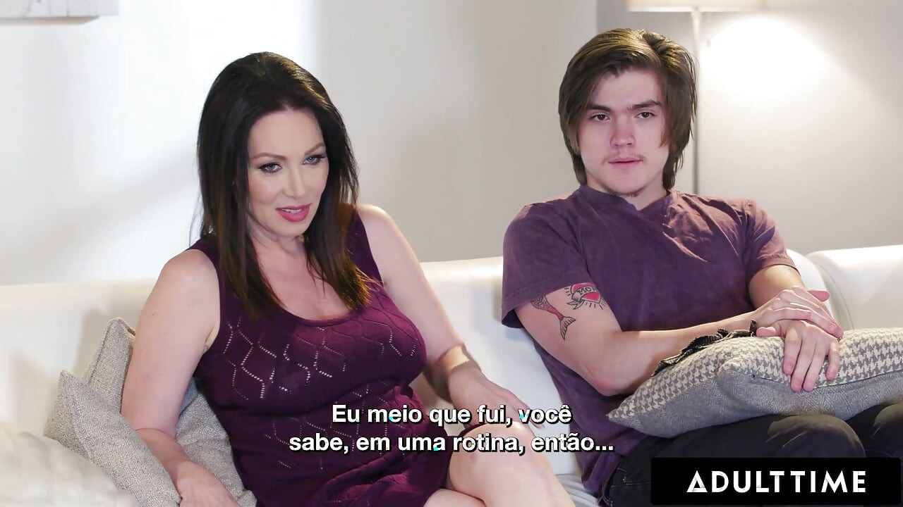 ORA PENTRU ADULȚI - Mama vitregă singuratică cu țâțe mari RayVeness Să ejaculeze pe țâțe - SUBTITRĂRI ÎN PORTUGHEZĂ