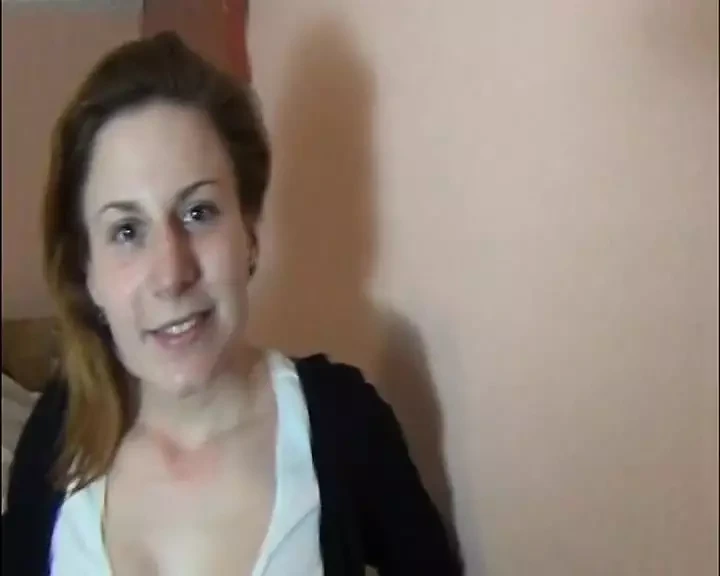 他输了与黑发Veronica的赌注，我的第二个表妹