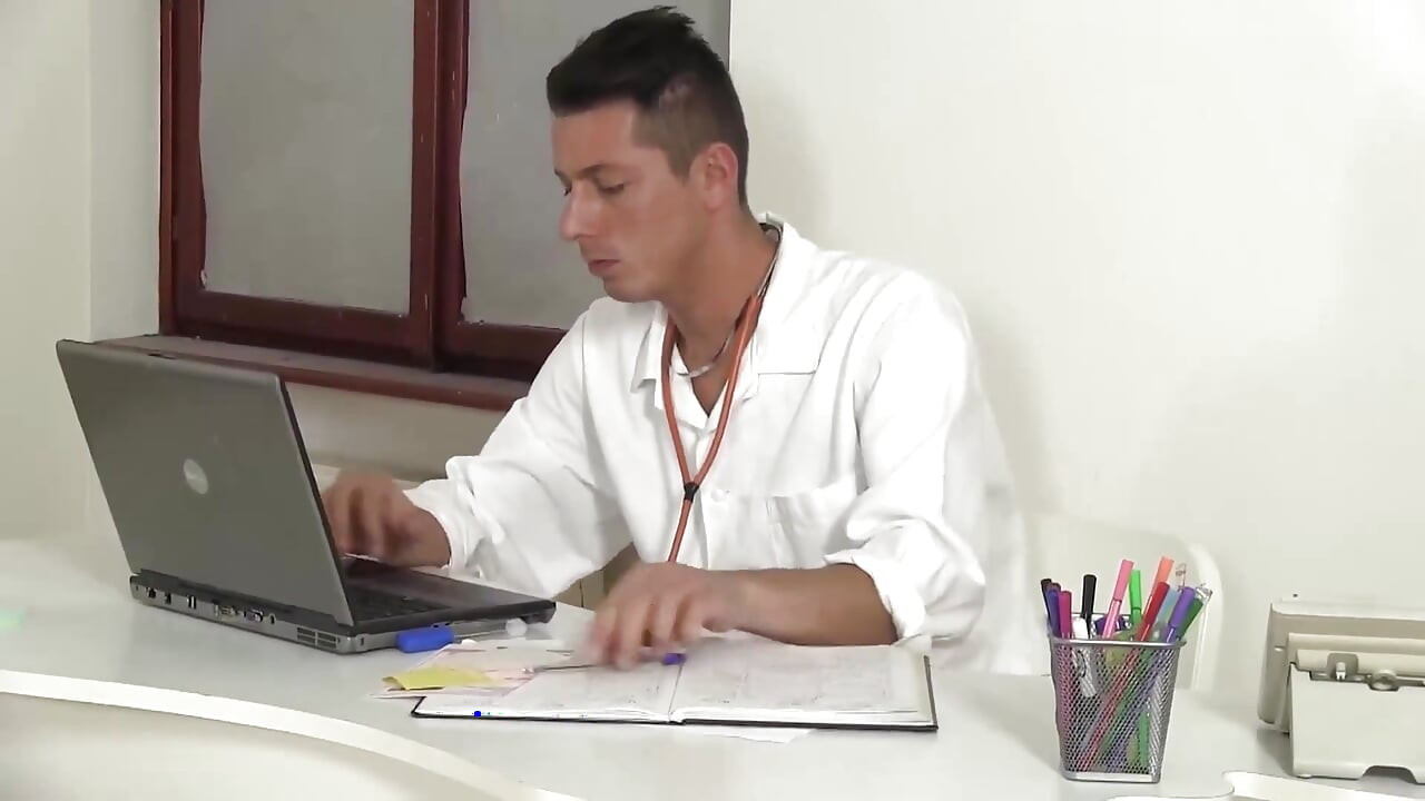 Napalone pielęgniarki pieprzą się na oddział!