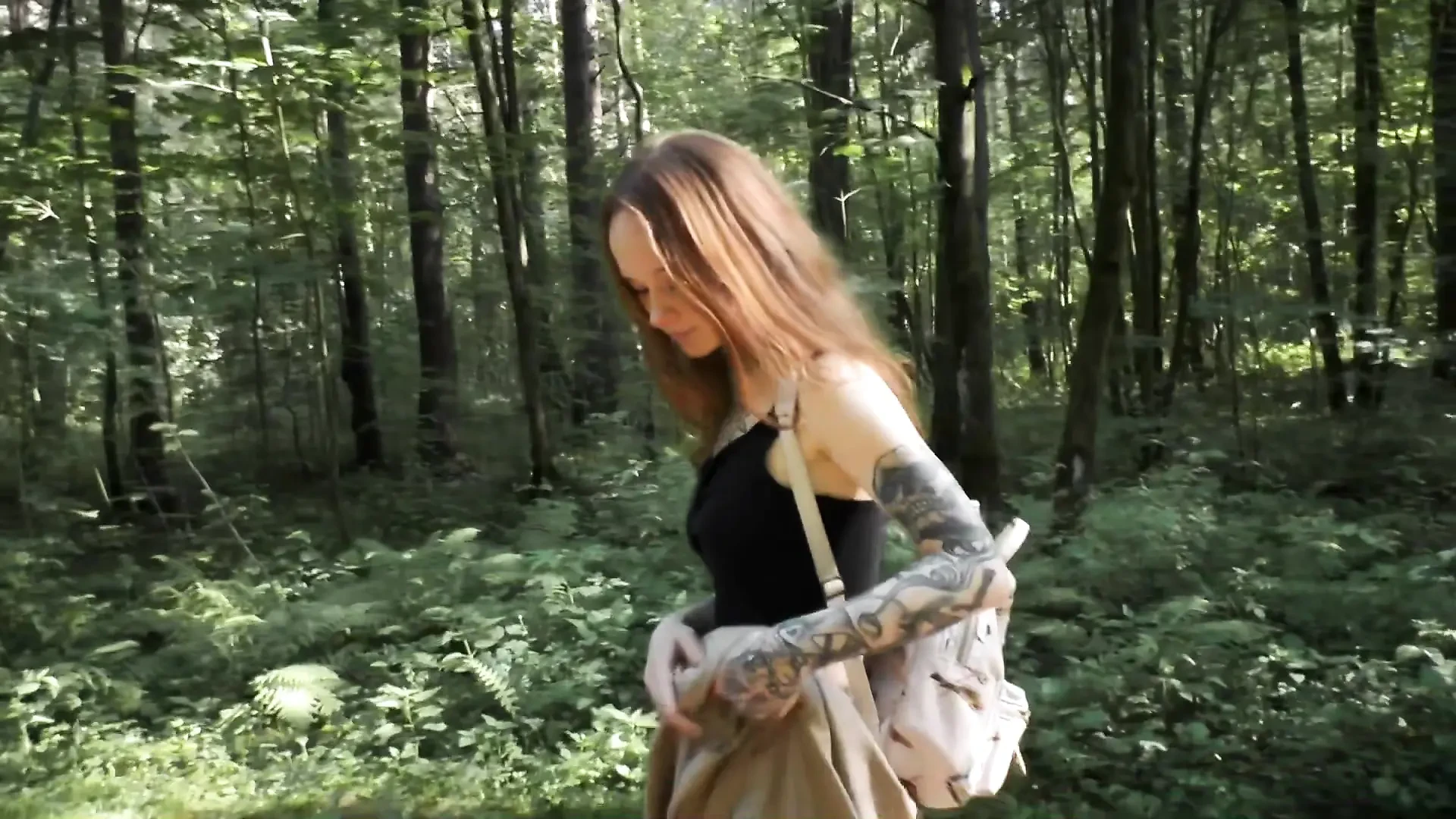 Petite Ginger Masturbates and Squirting in Public Park
