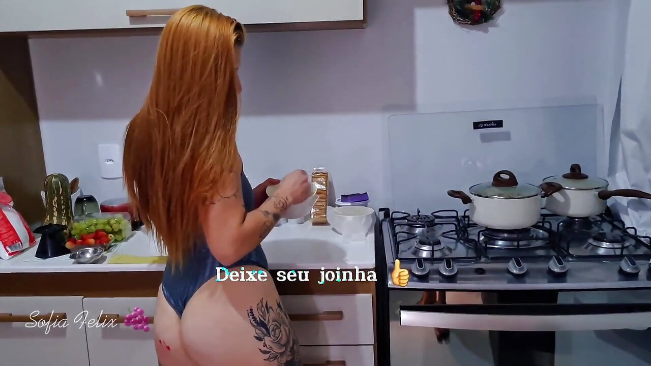 Сърдита съпруга в кухнята - София Феликс