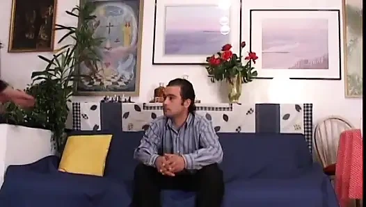 Reife hure mit einem schönen körper fickt hart und bekommt dann warmes sperma auf ihre titten