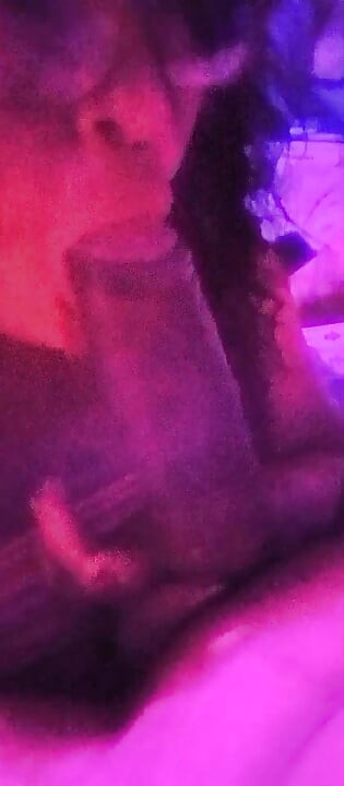 XRAQUELX 抽烟和吸屌好色情。
