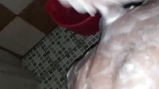 Un tip frumos își bagă tot corpul într-o ejaculare și trimite videoclipul pentru mami lui de zahăr