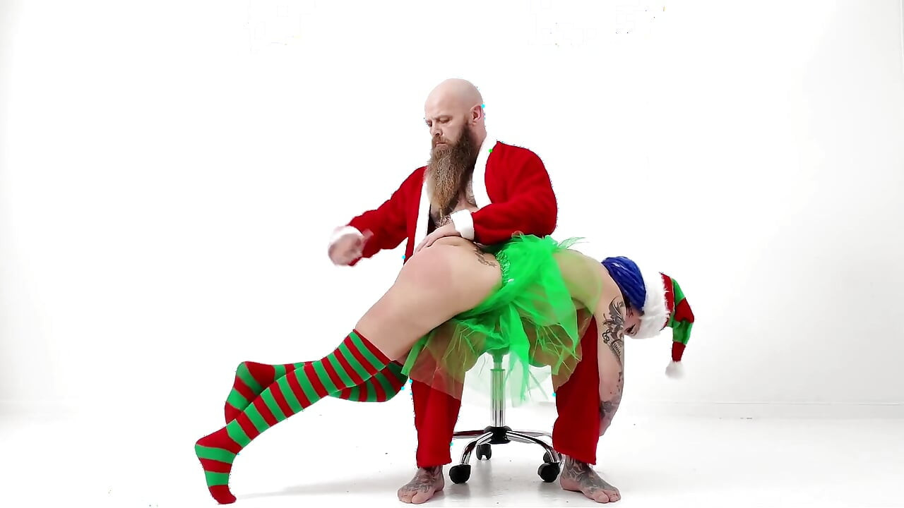 शरारती क्रिसमस पिटाई