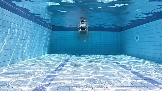 Swimming fetish - nackt schwimmen unter wasser