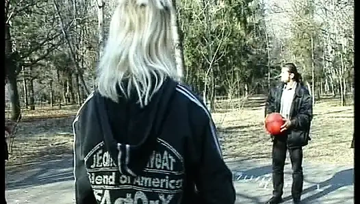 Hinter Deutschen Türen Wird Fleißig Gefickt - Kompletter Film