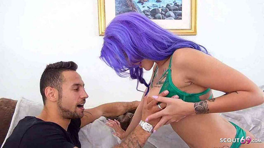 Irmã surpreende o meio-irmão com sua namorada de cabelo azul Alexxa vice para sexo