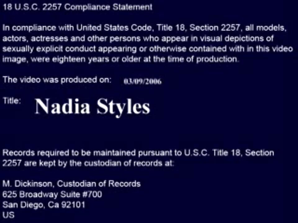 เมีย Nadia Styles เย็ดบนเตียงด้วยนมเล็กของเธอ