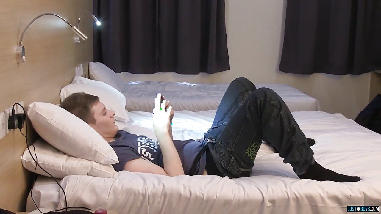 Hotel Room Cock-riding Threesome