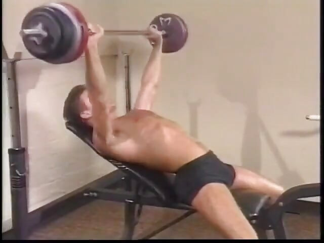 Erotic gay dude get deeply penetrated in the gym after sucking dick