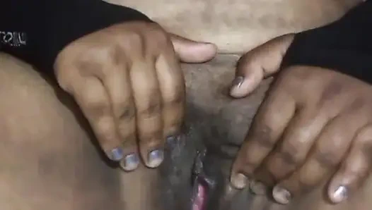 Моя киска дези лижет мою горячую киску Хво как моя черная киска дези нравится и комментировать, следую за мной, Расскажи мне как нравится моя киска