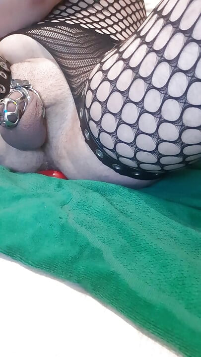Büyük dildo beni kafese boşaltıyor