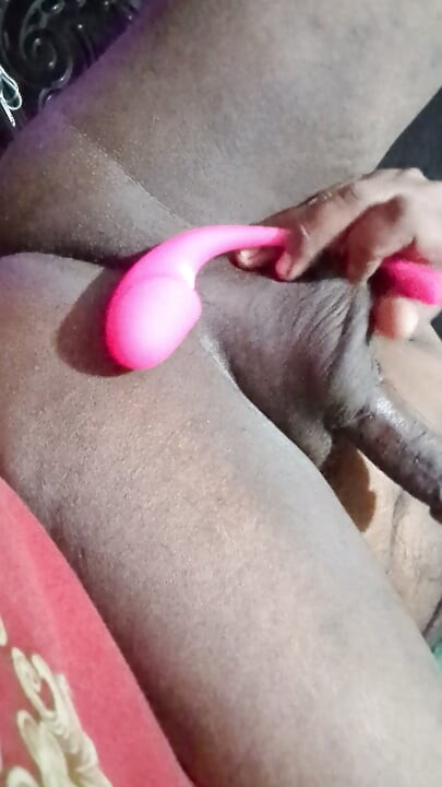 Video hot gadis india lagi asik muasin memeknya dengan mainan seks favoritnya