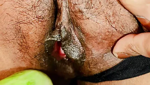 Mentimun di memek mungilku yang hot