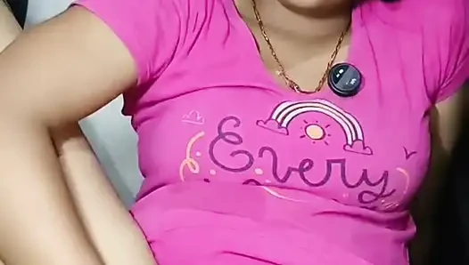 Gadis cantik lagi asik masturbasi fingering memeknya audio bahasa india