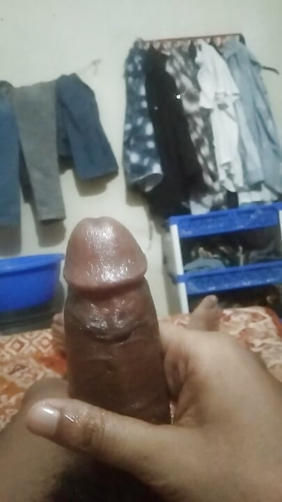Ich habe in meinem Zimmer einen Handjob bekommen.
