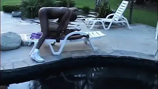 Seks hitam di taman... Crot di mulut