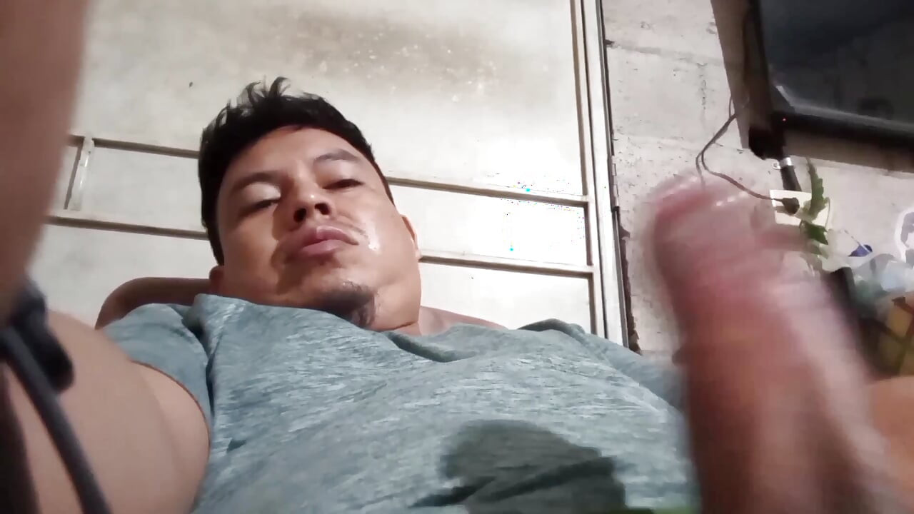 Guy masturbating his good cock with rich balls