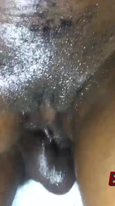 لحظة ملحمية من "زوجة الأب قرنية في الحمام"