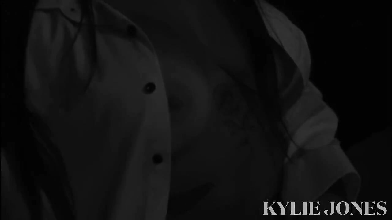 Kylie jones wird von der fickmaschine im kerker ruiniert