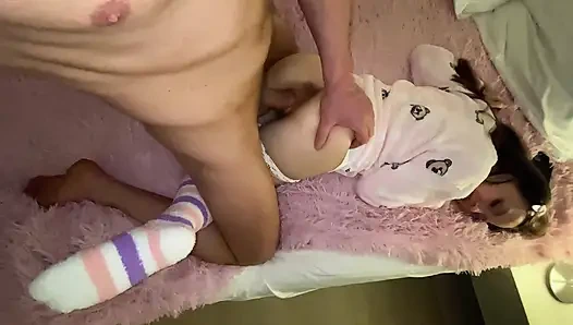 CEWEK NAKAL INI LAGI ASIK GOYANGIN KONTOL BESAR ABANG TIRINYA SENDIRI