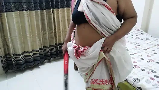 45 yaşındaki güzel hizmetçi evi süpürürken üvey oğlu tarafından sikiliyor - hizmetçi sikişmeyi seviyor