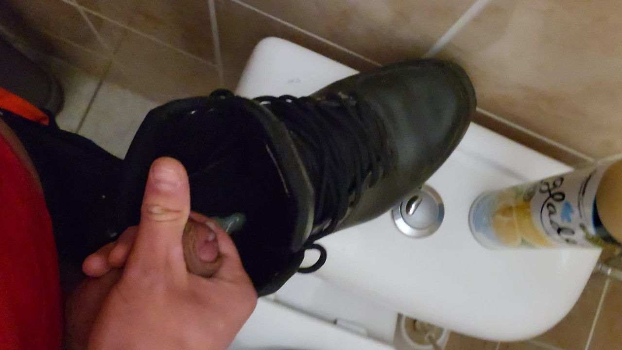 Cum in Nike Manoa leatherboots